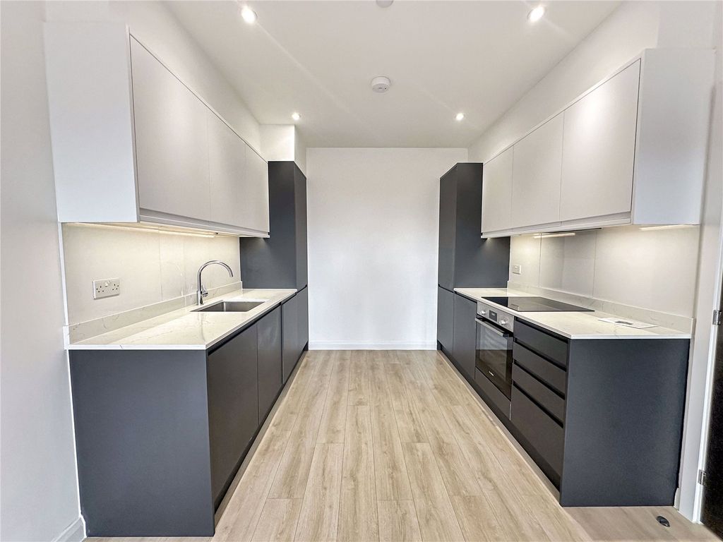 Property photo 1 of 10 Photo 7