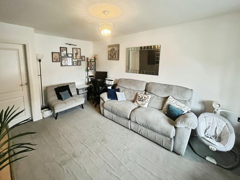Property photo 2 of 15 Lounge