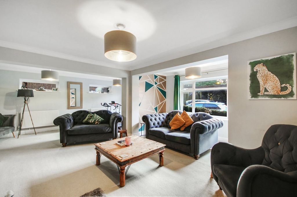 Property photo 3 of 34