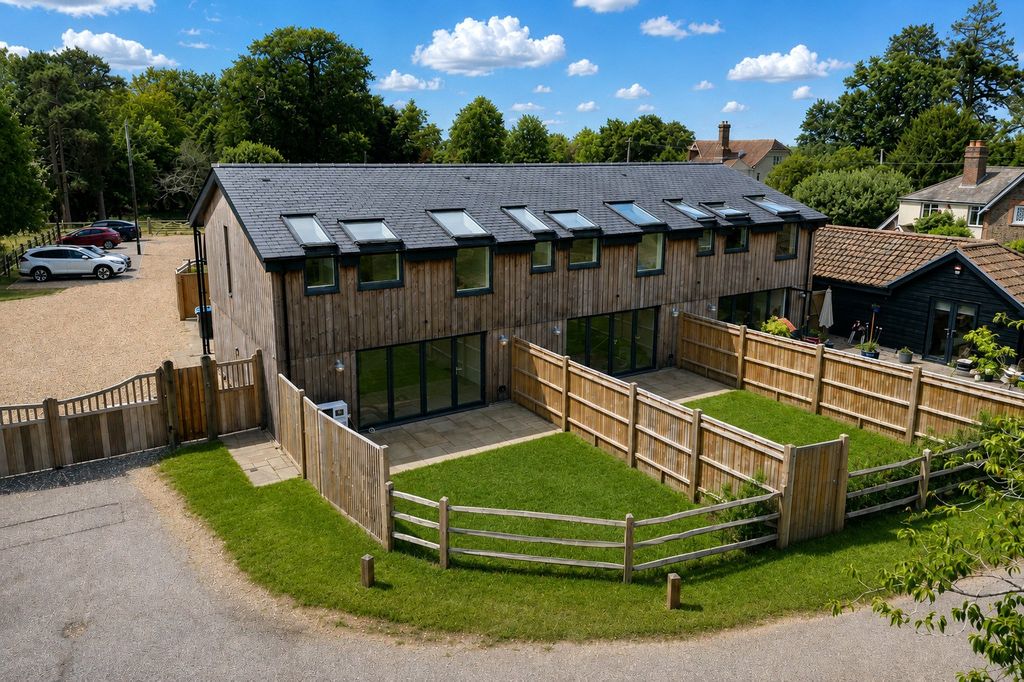 Property photo 1 of 16 Haybarns Rear