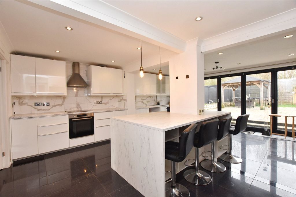 Property photo 2 of 27 Picture No. 66