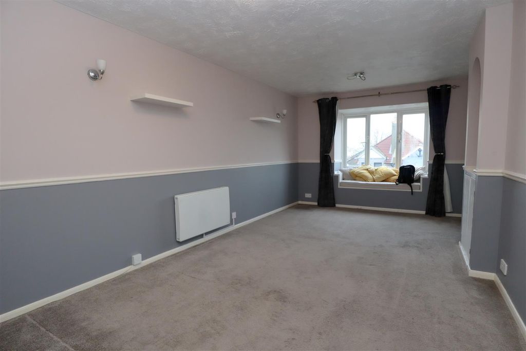 Property photo 3 of 9 Living Room