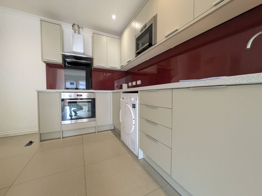 Property photo 2 of 31