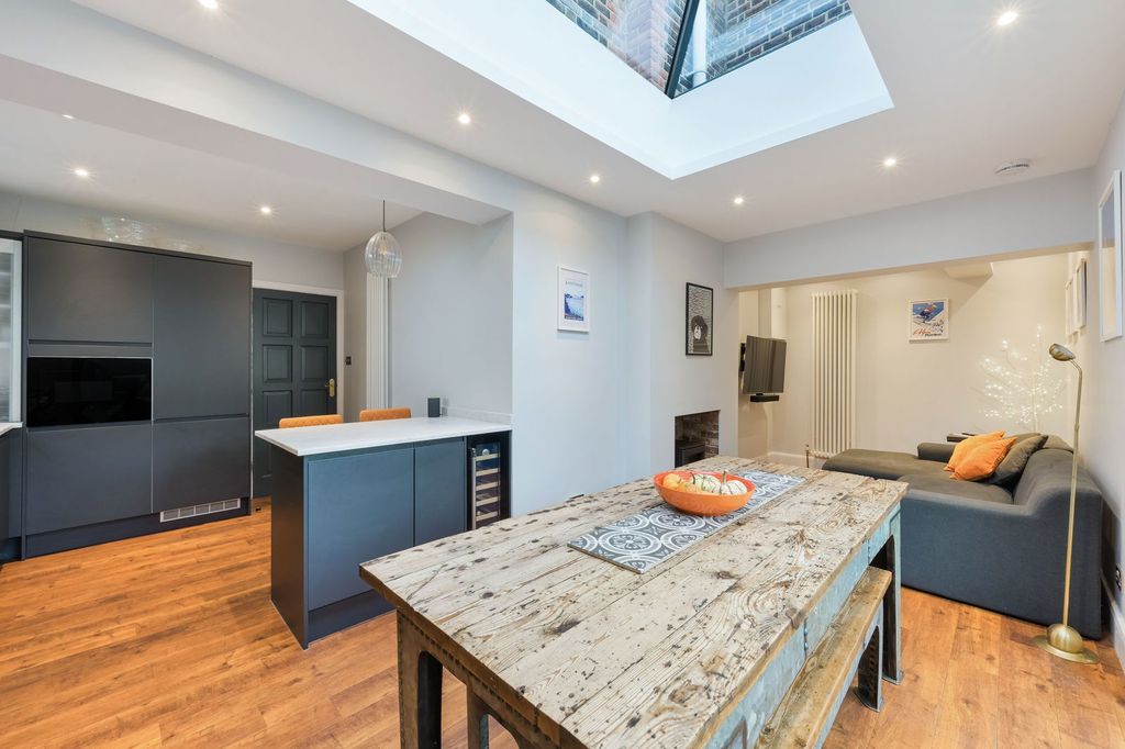 Property photo 2 of 23