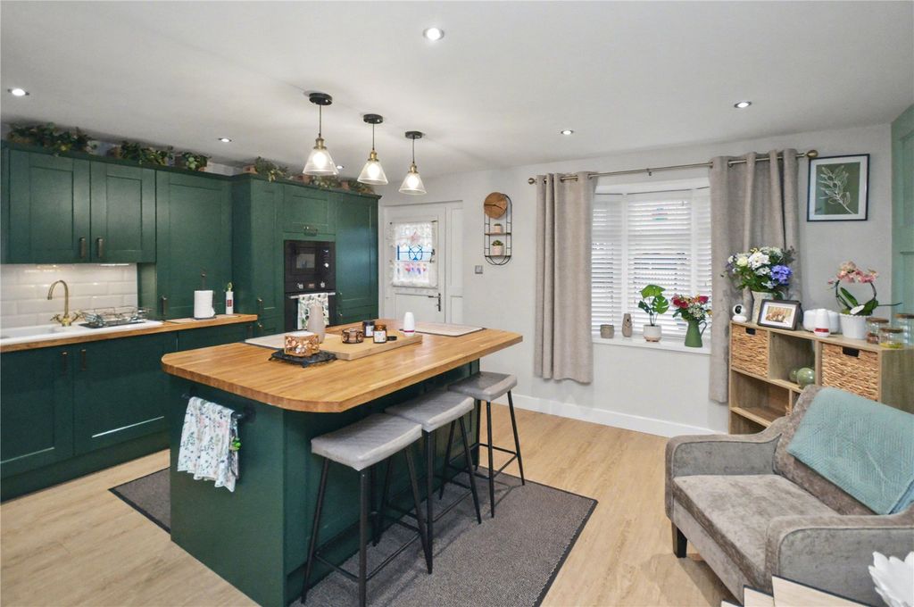 Property photo 2 of 17 Picture 2