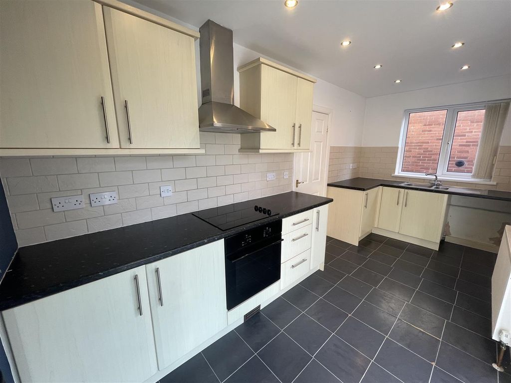 Property photo 3 of 9 5 High 8.Jpeg