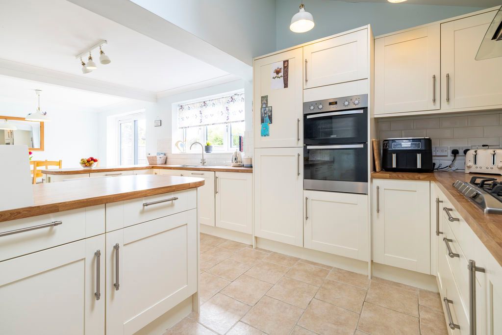 Property photo 2 of 25 Kitchen/ Diner
