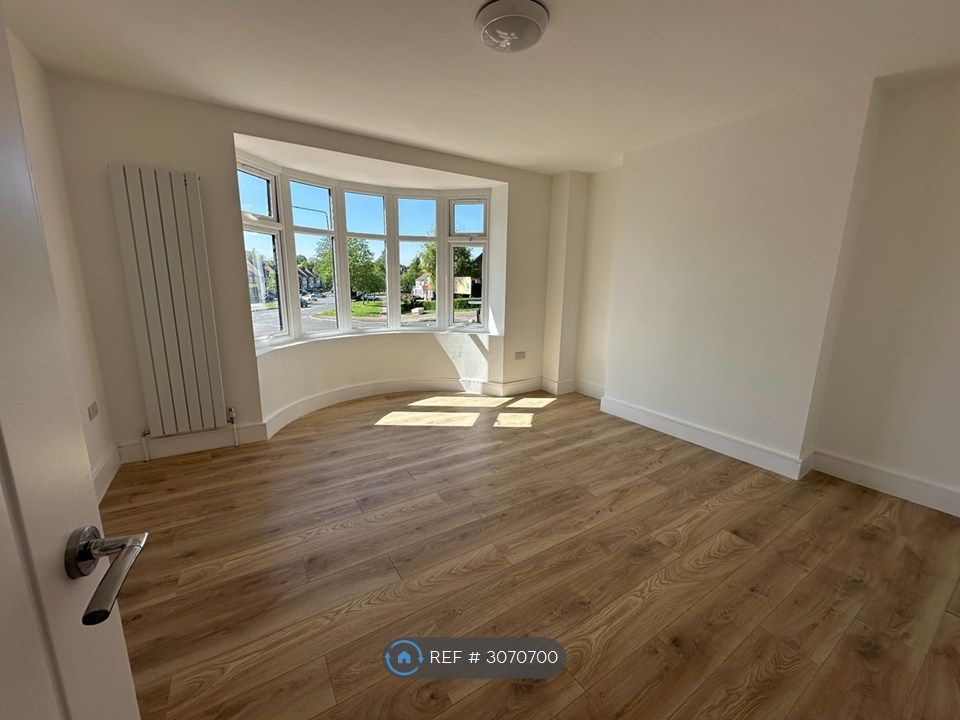 Property photo 2 of 8 Bedroom