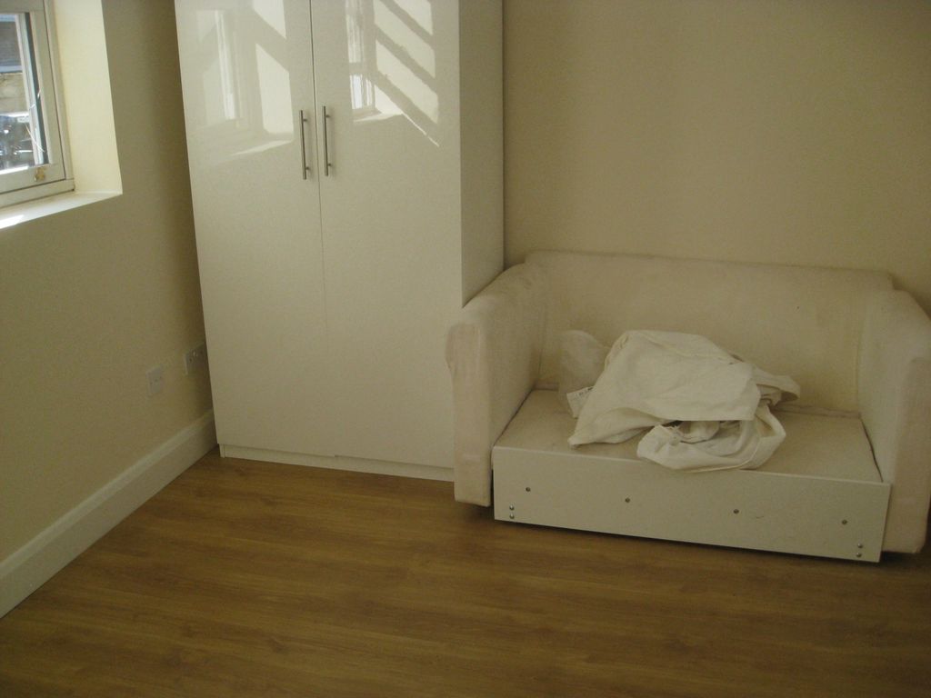 Property photo 3 of 5 2011-10-21 003