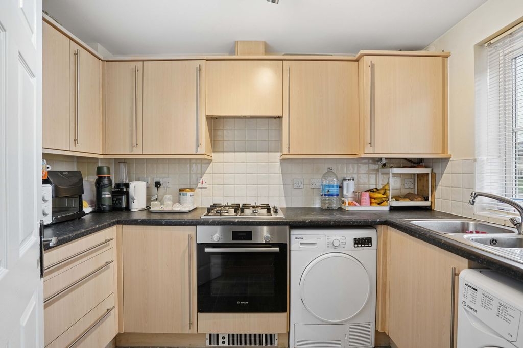 Property photo 3 of 10 Kitchen