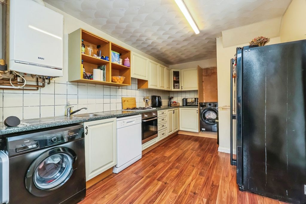 Property photo 3 of 16 Kitchen