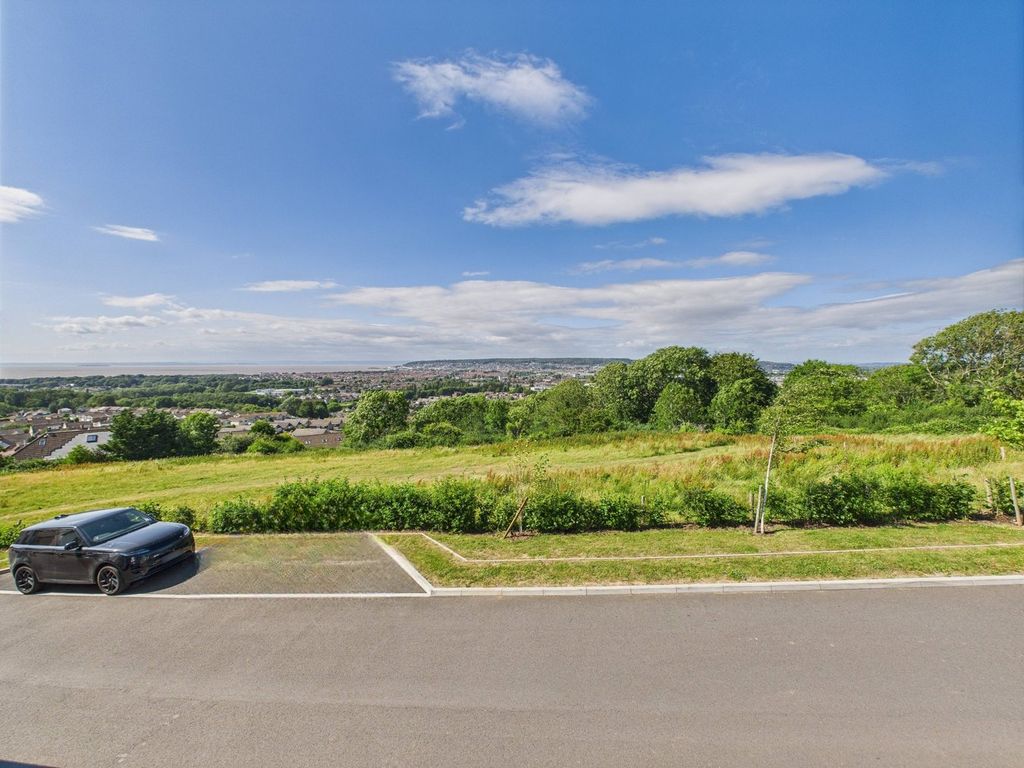 Property photo 3 of 43