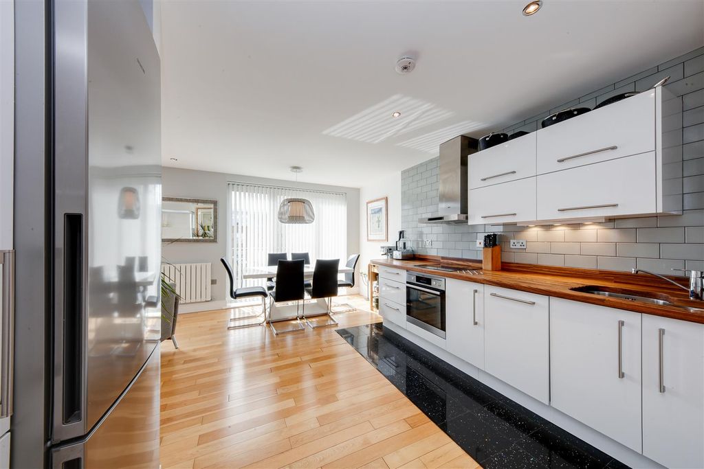 Property photo 2 of 16 Adriatic Building.Jpg