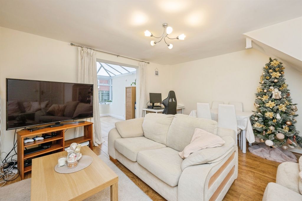 Property photo 3 of 15 Lounge/Dining Room