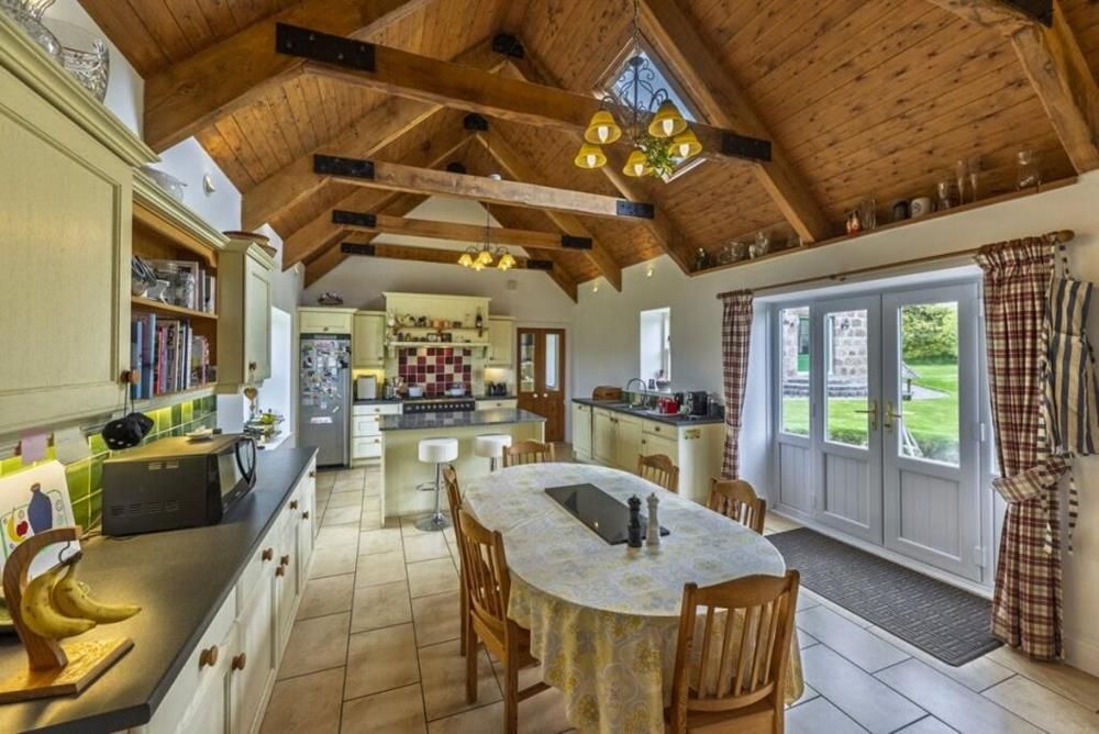 Property photo 2 of 11 Kitchen 2