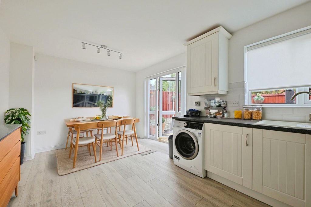 Property photo 3 of 11 4132078