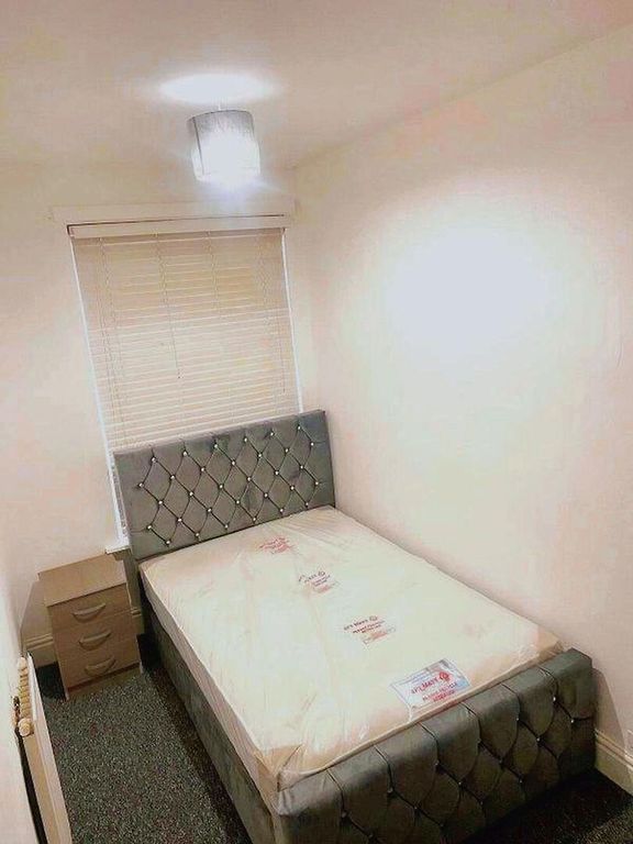Property photo 2 of 6 Bed_Enhanced_Vibrant_Listing.Jpeg