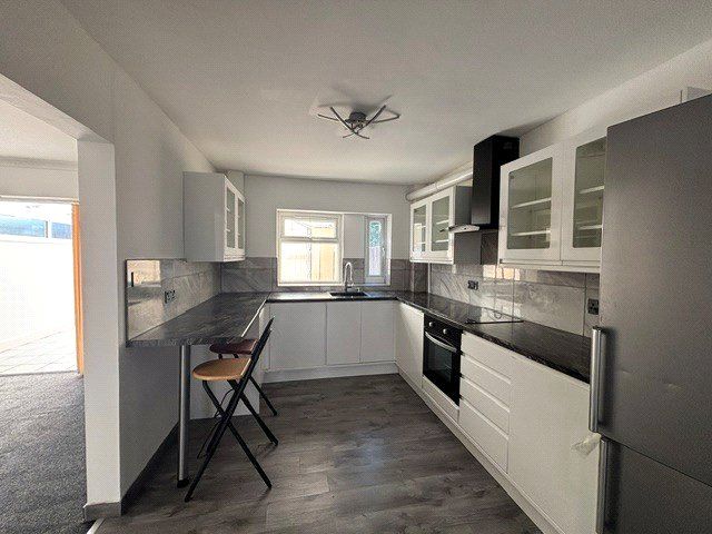 Property photo 2 of 12 Kitchen