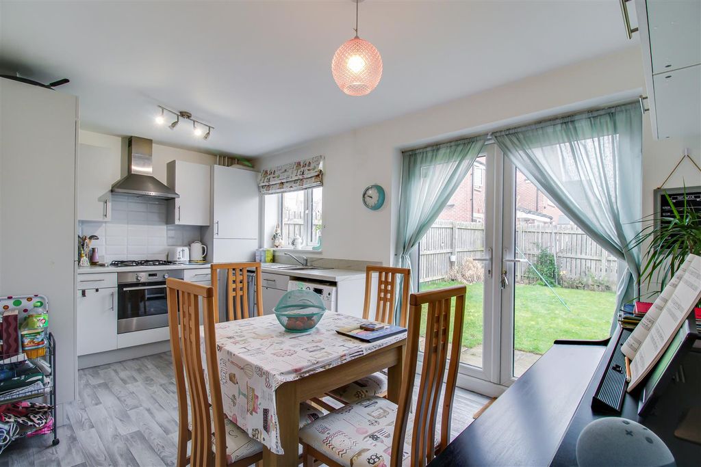 Property photo 3 of 11 Kitchen Diner