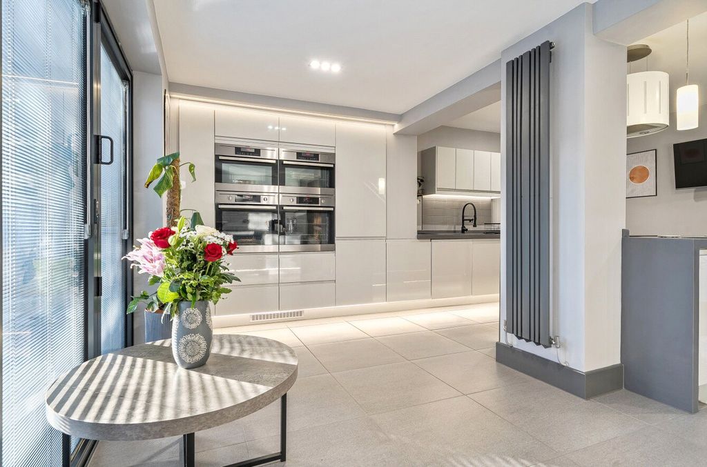 Property photo 3 of 38 Picture No. 25