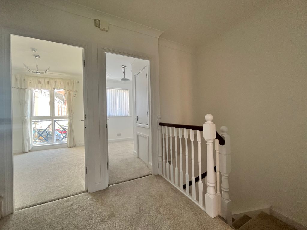 Property photo 3 of 27