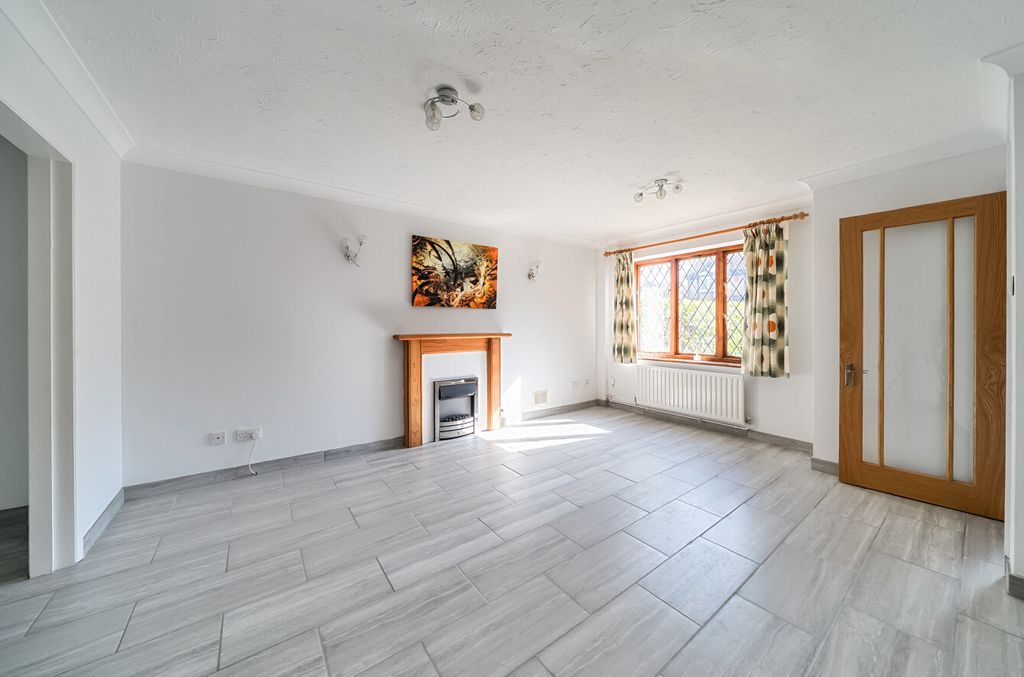 Property photo 2 of 12 1324378-18-686Ff1...