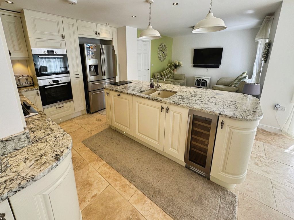 Property photo 2 of 30 Kitchen/Dining And Family Room