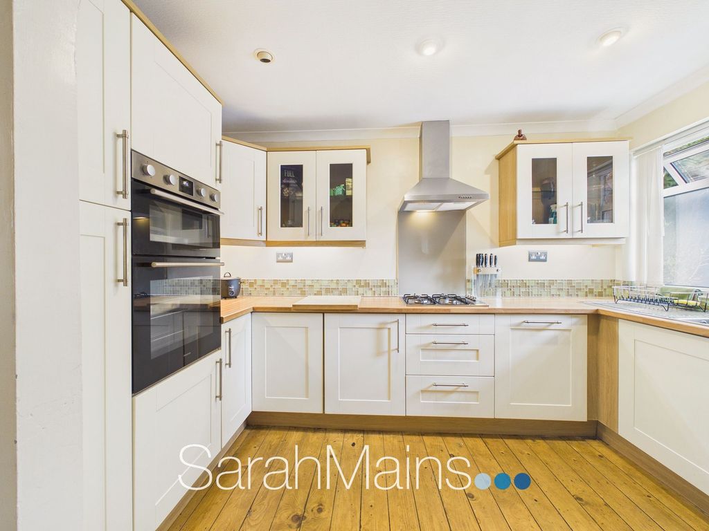 Property photo 2 of 12 Kitchen