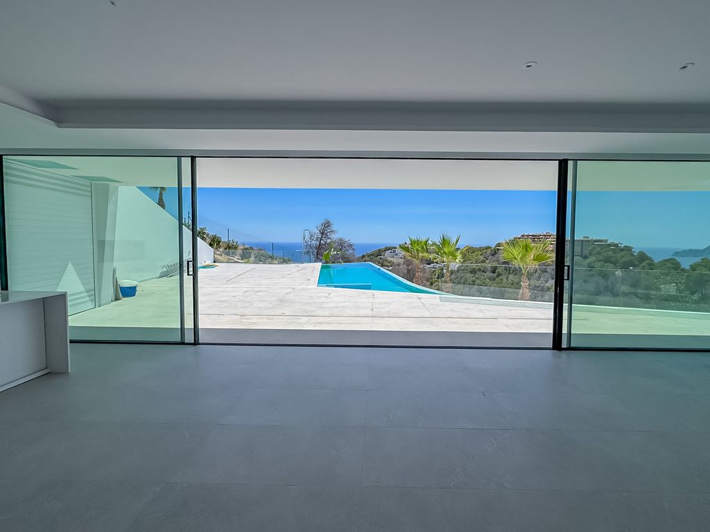 Property photo 3 of 43