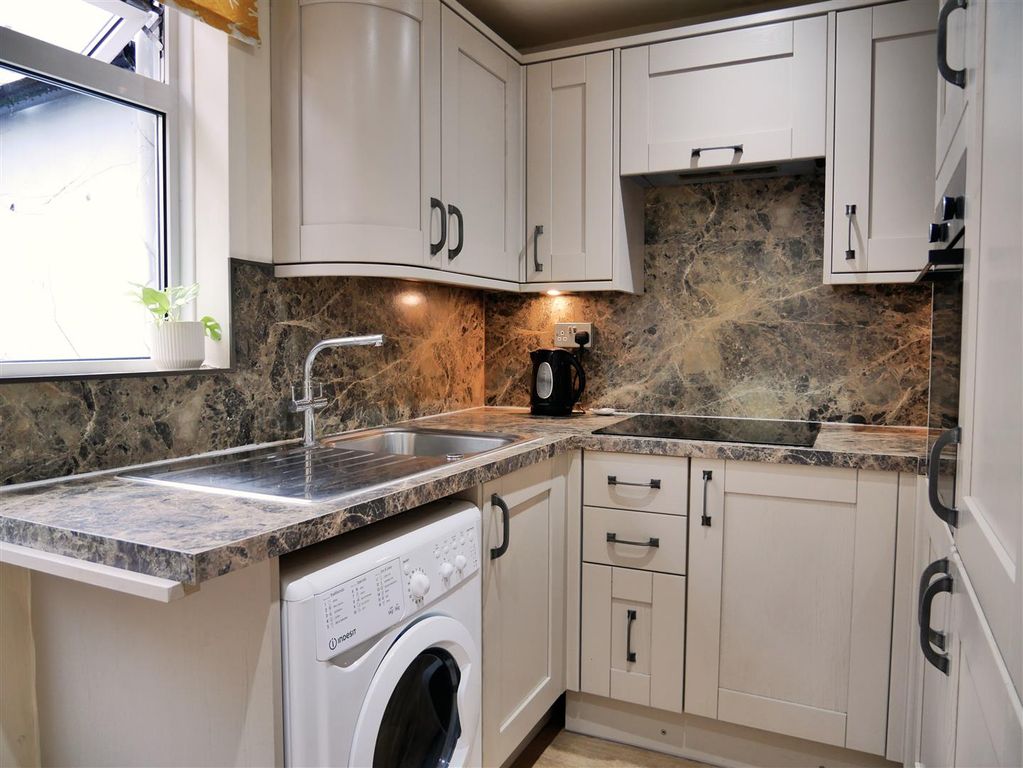 Property photo 3 of 24 Kitchen