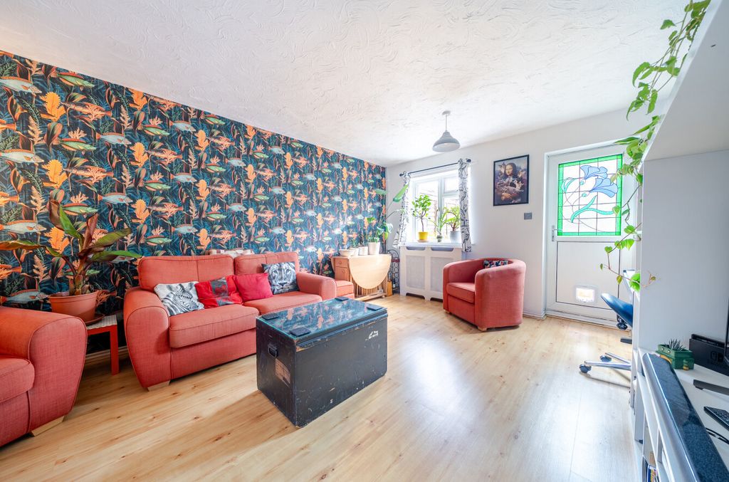 Property photo 2 of 12 1383569-43-691dcc...