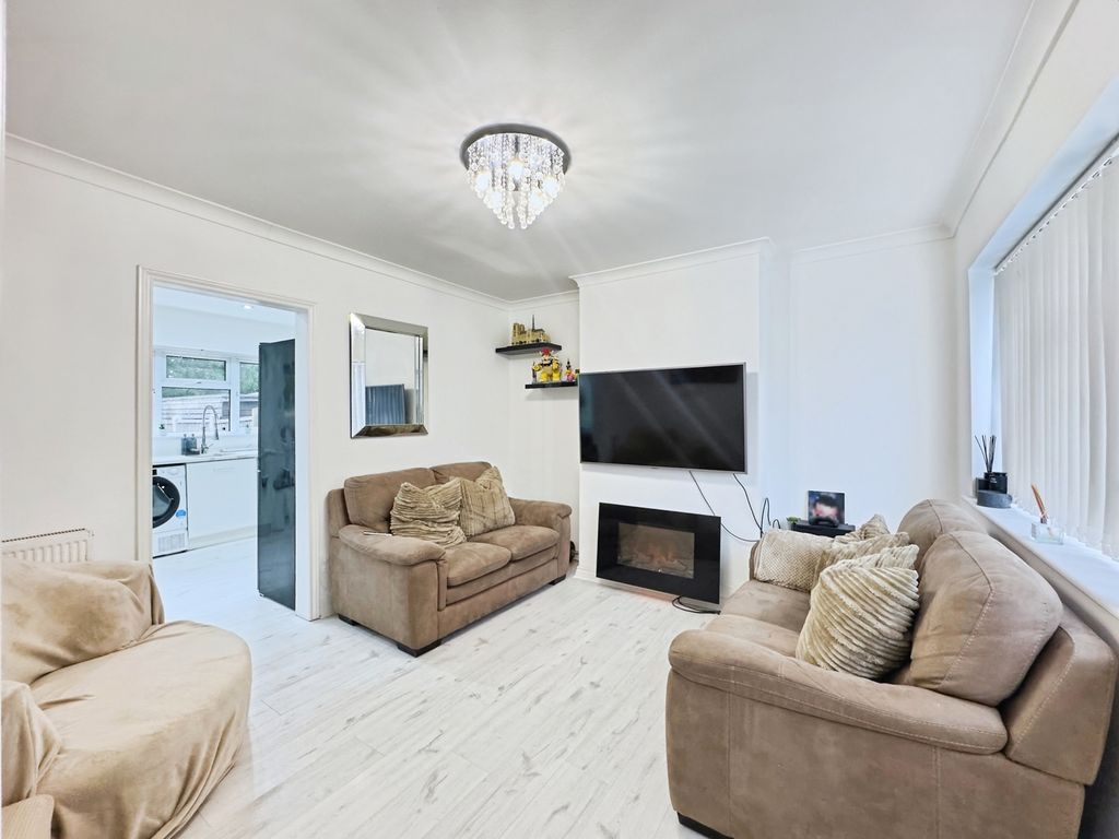 Property photo 3 of 11 Pbox-Img.Jpg