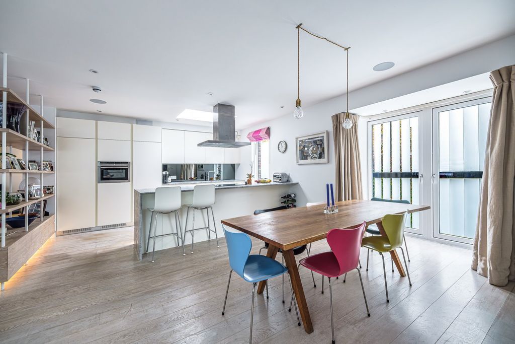 Property photo 2 of 28