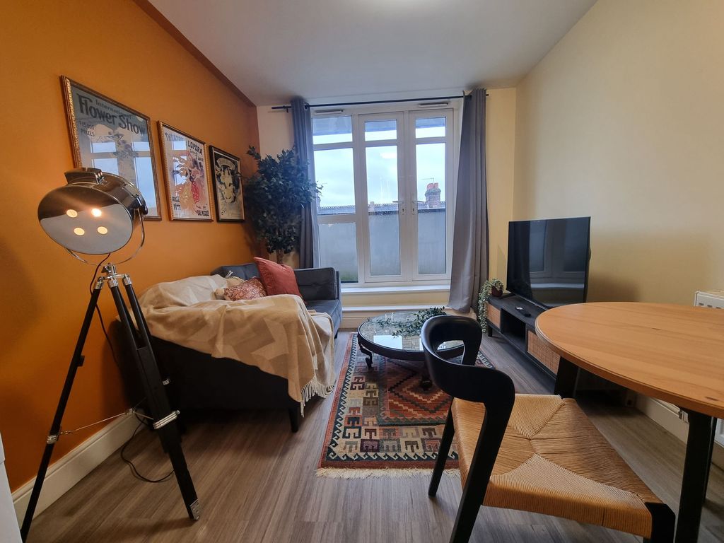 Property photo 3 of 11