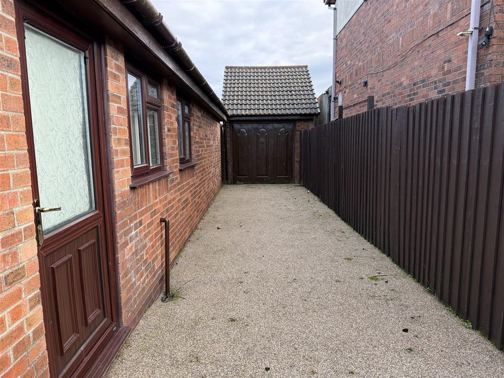 Property photo 3 of 20 Externally