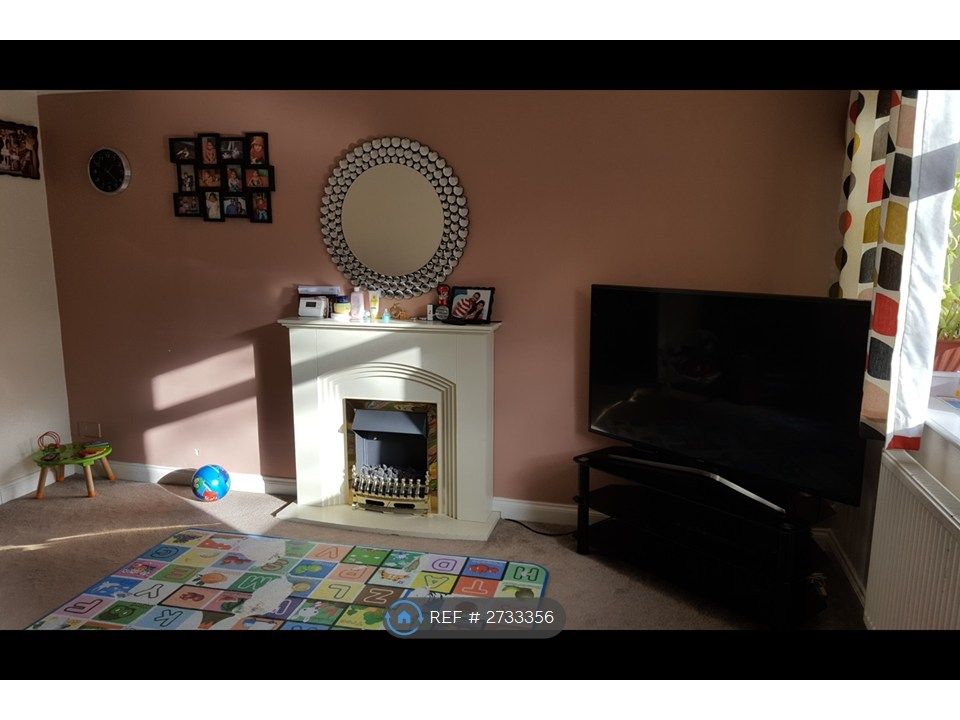 Property photo 2 of 10 Living Room