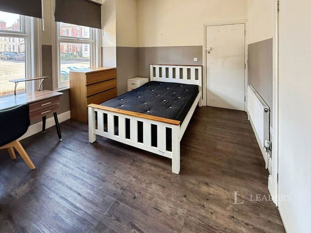 Property photo 2 of 8 Bedroom