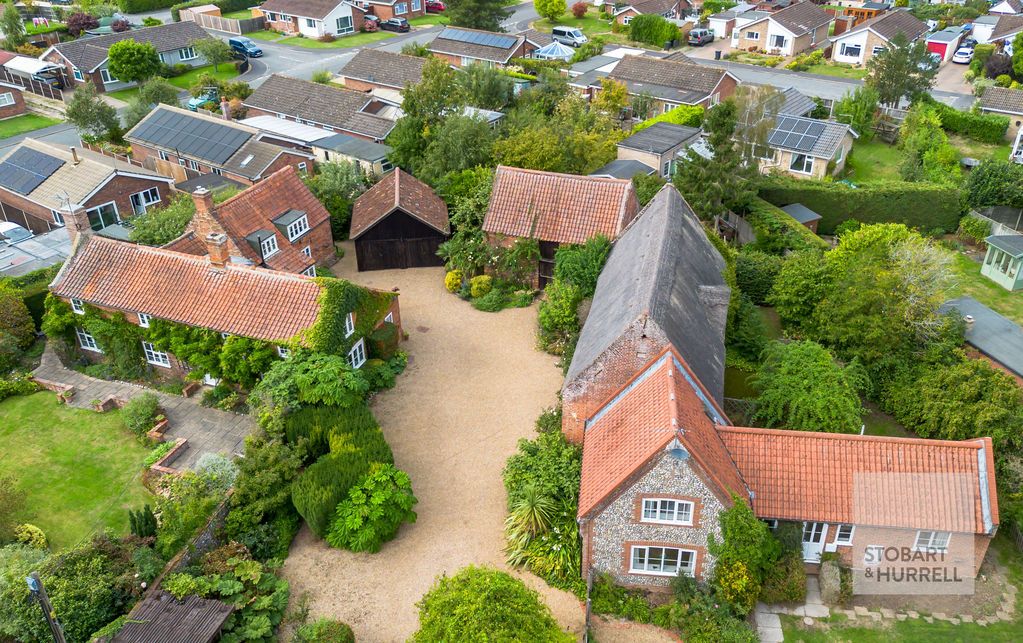 Property photo 3 of 31 Aerial