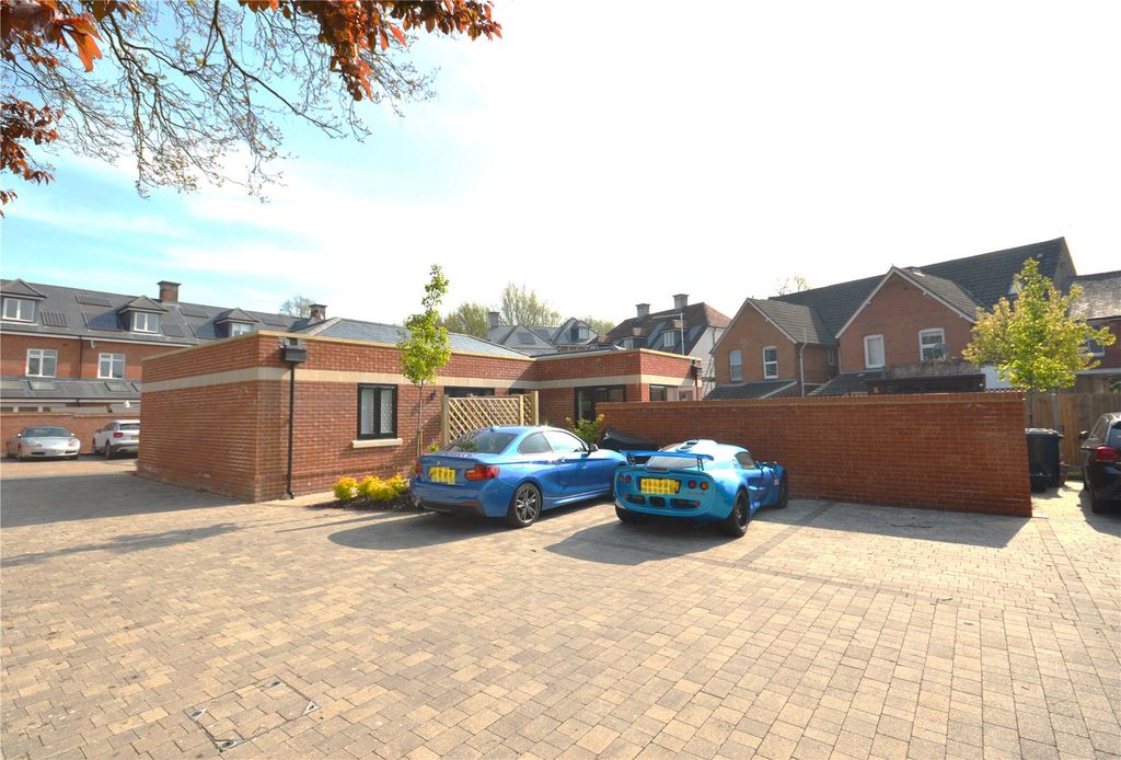 Property photo 1 of 9 Picture No. 08