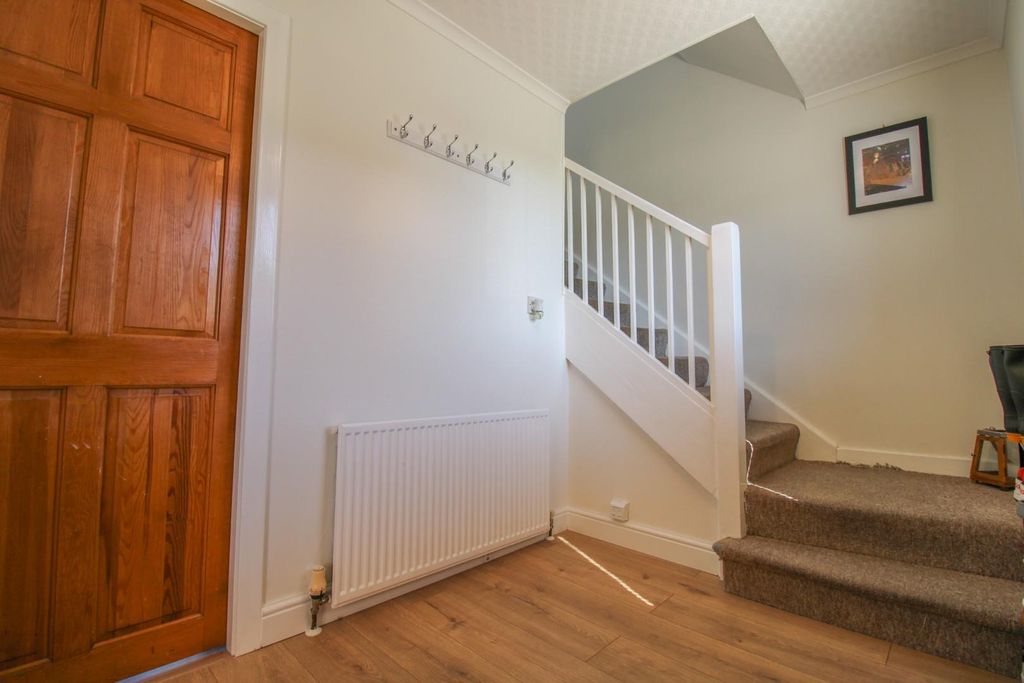 Property photo 2 of 18 Entrance Hall.Jpg