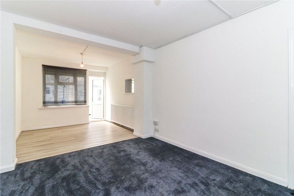 Property photo 2 of 15 Lounge