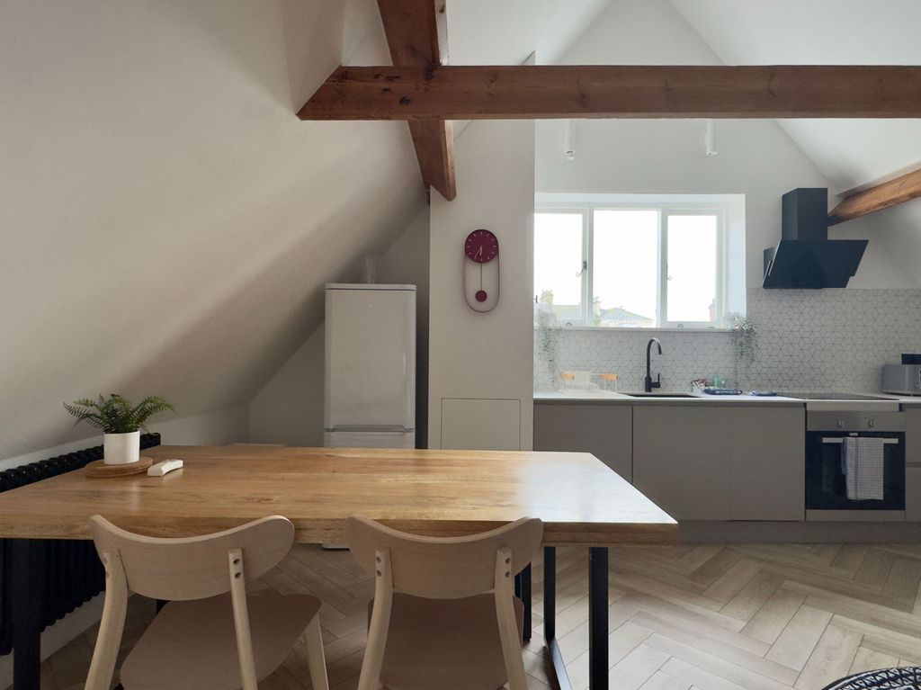 Property photo 2 of 25