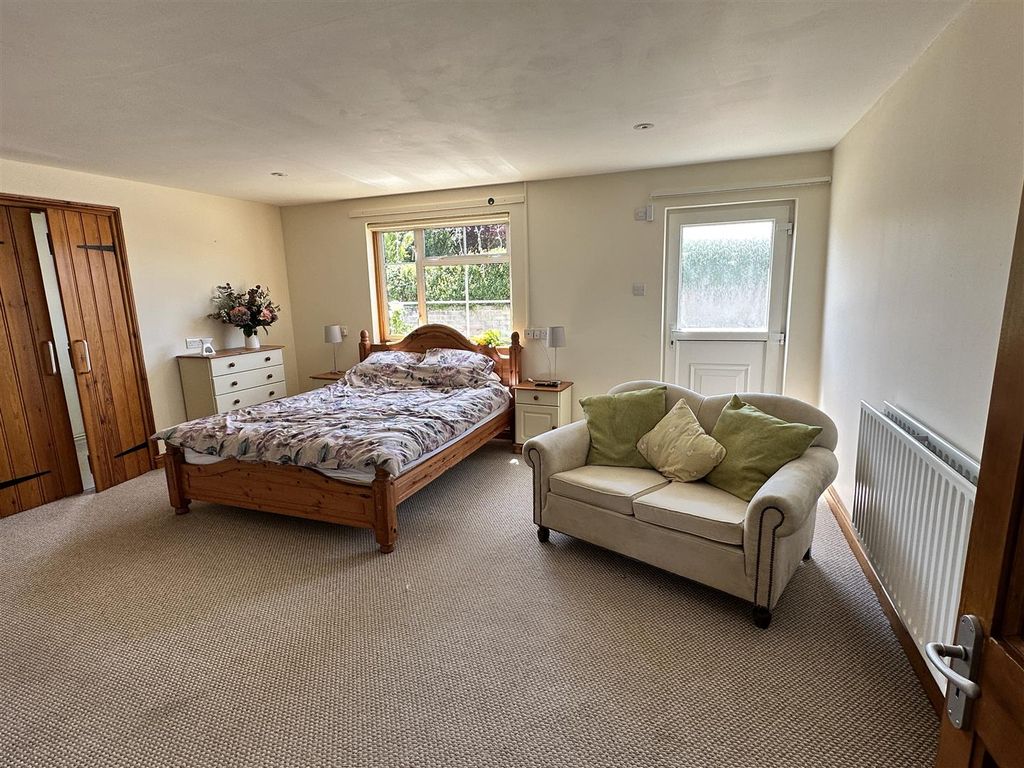 Property photo 2 of 7 Bfc2Cff2-148A-458E-B026-179E86489C50.Jpeg