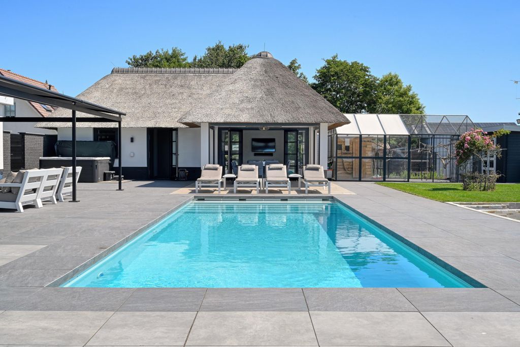 Property photo 2 of 58