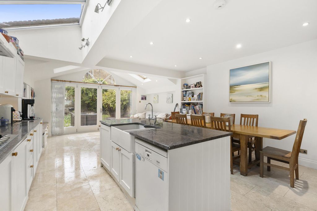 Property photo 2 of 12 Kitchen