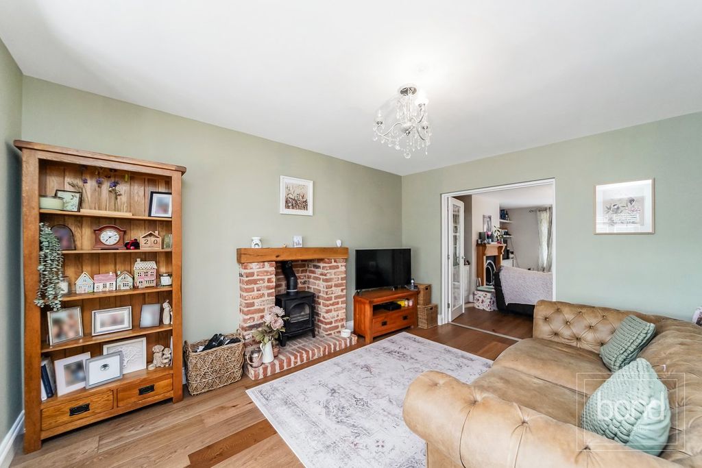 Property photo 2 of 28