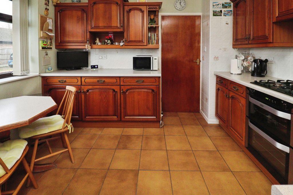 Property photo 3 of 20