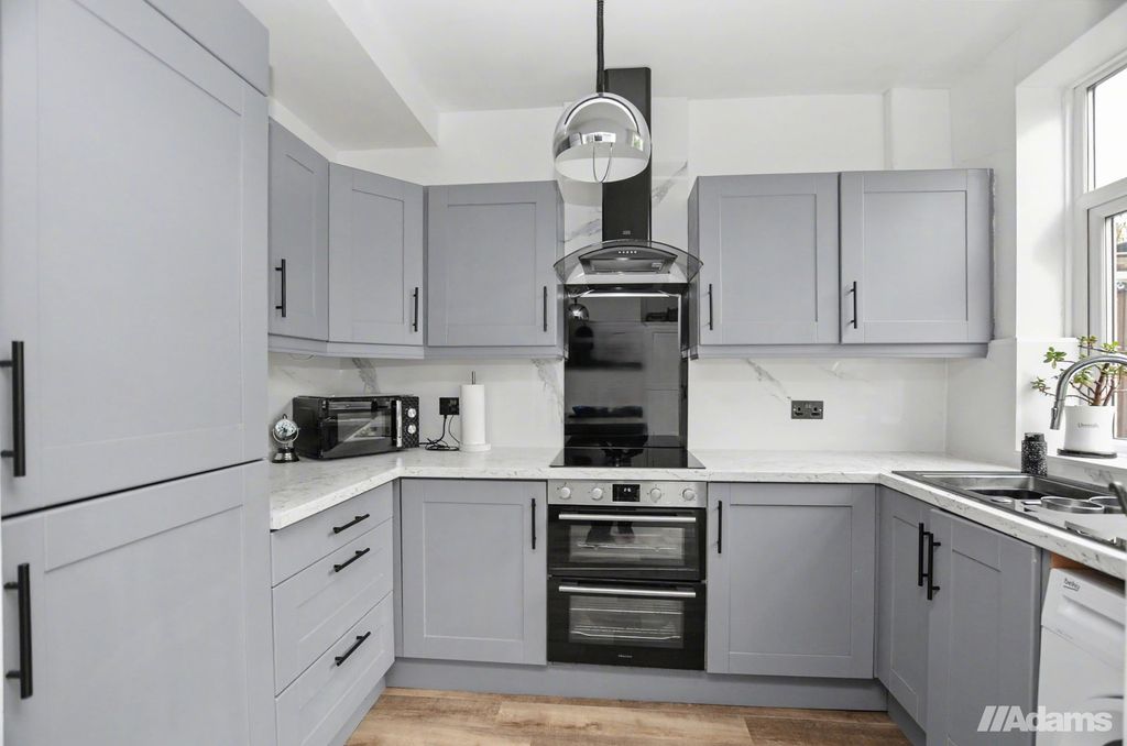 Property photo 3 of 33