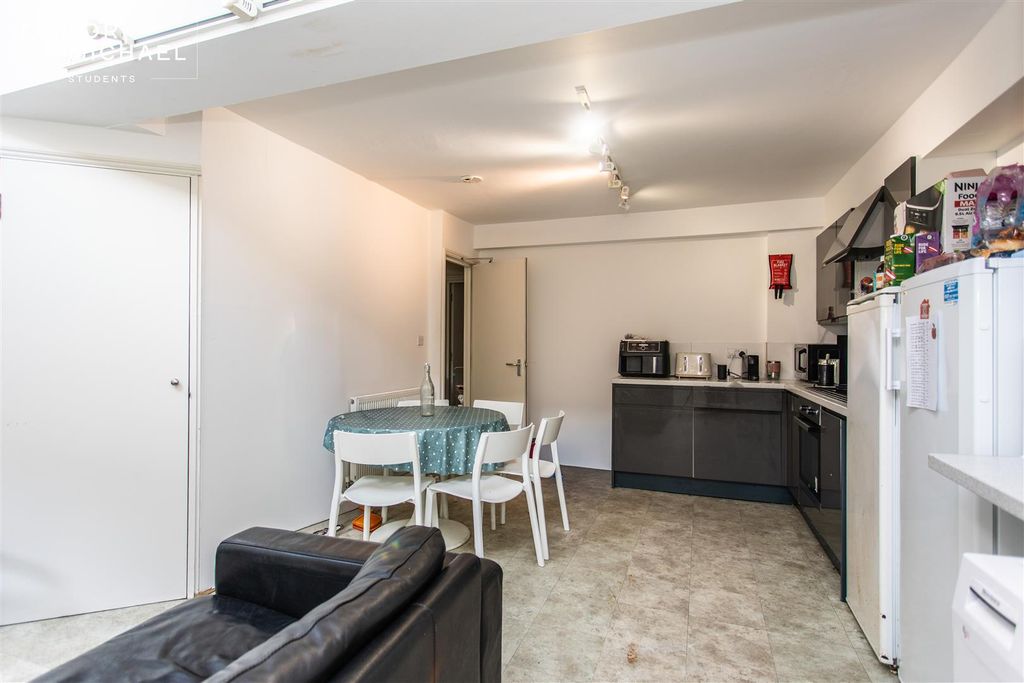 Property photo 2 of 16 Kitchen / Living Area