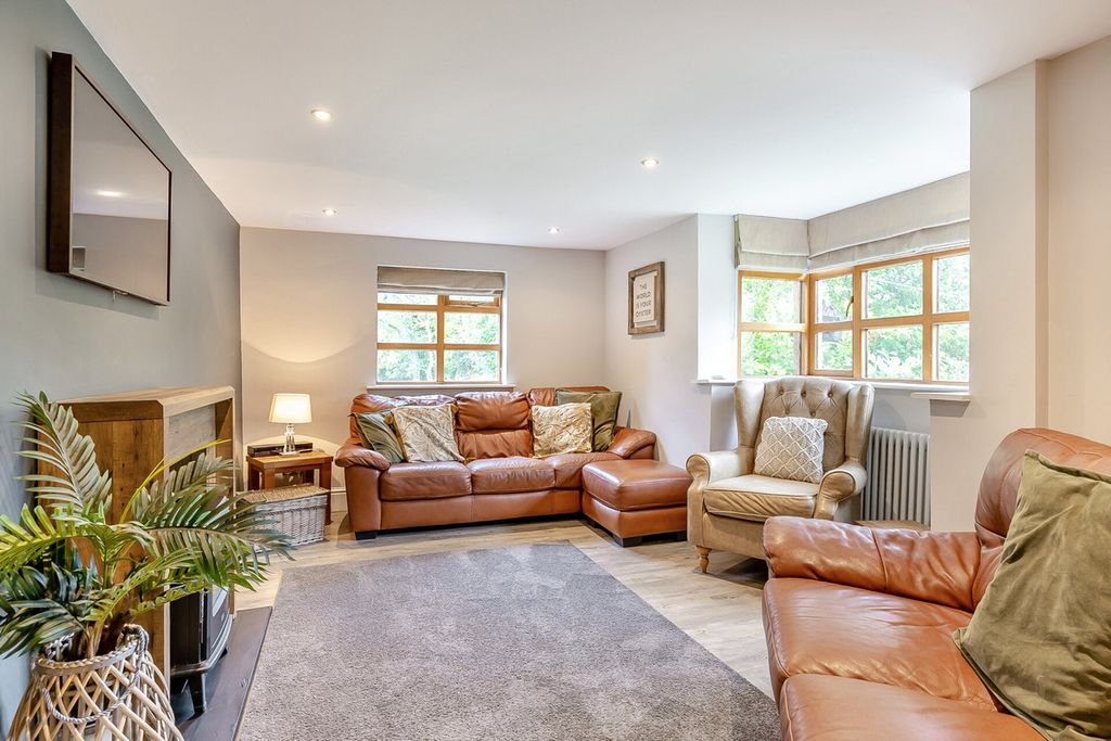 Property photo 3 of 35